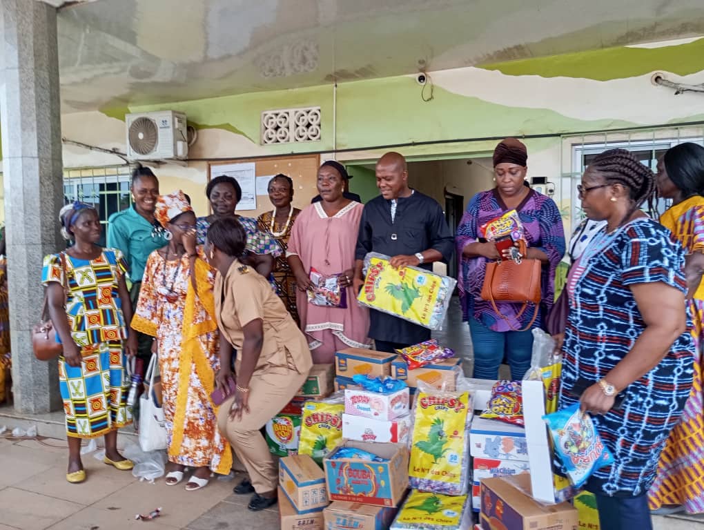 La Fondation Afrique Soleil soutenait les tous petits lors de la cérémonie de Mardi Gras à Tiassalé en collaboration avec la Mairie de Tiassalé